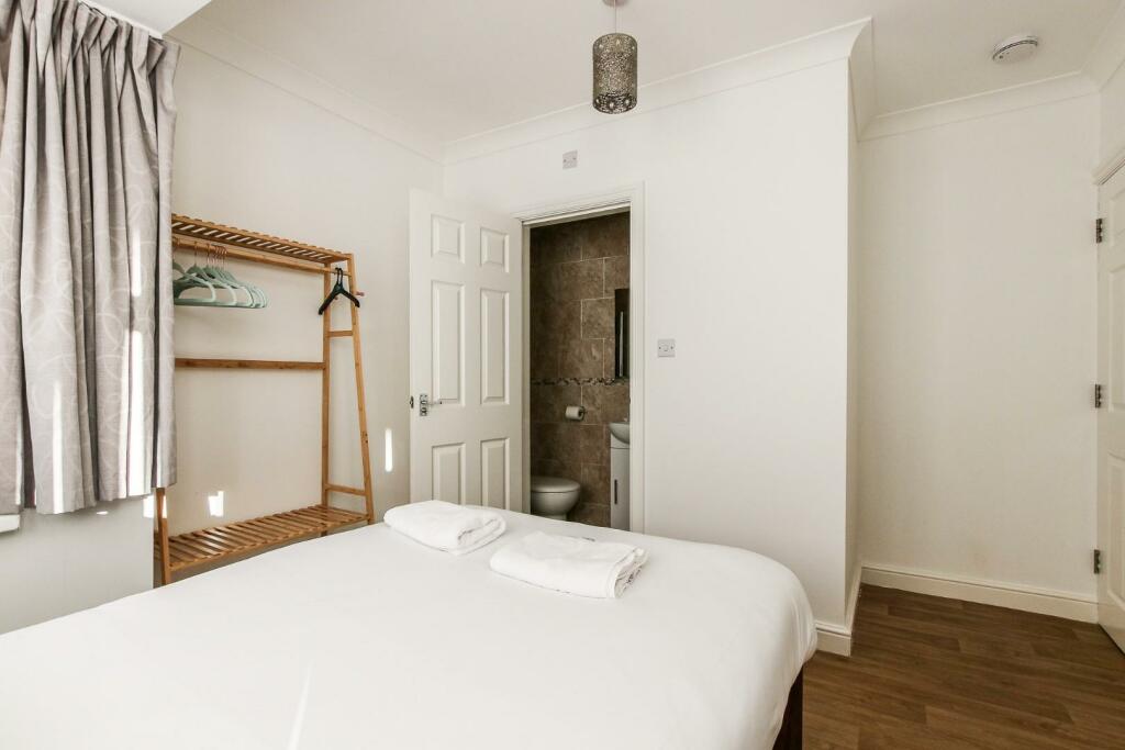 Ensuite Room 2